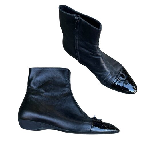 Salvatore Ferragamo Gancini Leather Paton Pointed Toe Bootie Boots Black Sz 8 - Picture 1 of 11